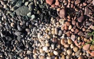 Colour patterns and matching at the beach